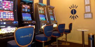 Tampilan dalam game tembak ikan ceme99 dengan berbagai ikan dan efek tembakan yang seru